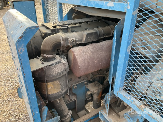 2001 Genie GS4390RT 4x4 Diesel Scissor Lift - رافعات مقصية: صور 4 2001 Genie GS4390RT 4x4 Diesel Scissor Lift - رافعات مقصية: صور 4