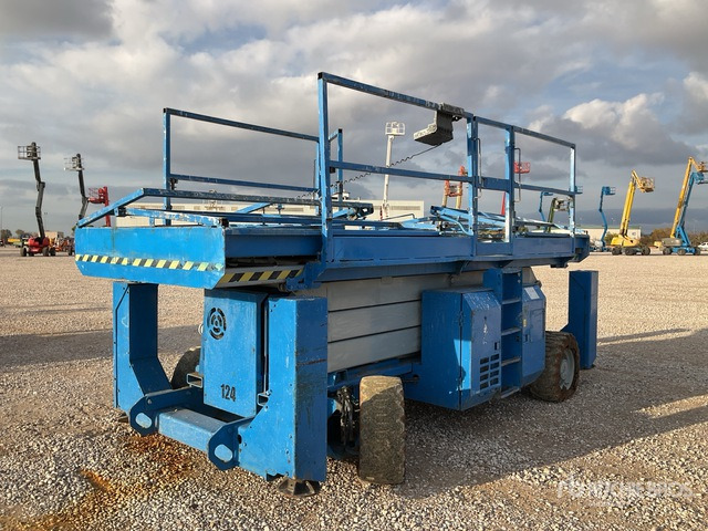 2004 Genie GS3384 4x4 Diesel Scissor Lift - رافعات مقصية: صور 3 2004 Genie GS3384 4x4 Diesel Scissor Lift - رافعات مقصية: صور 3