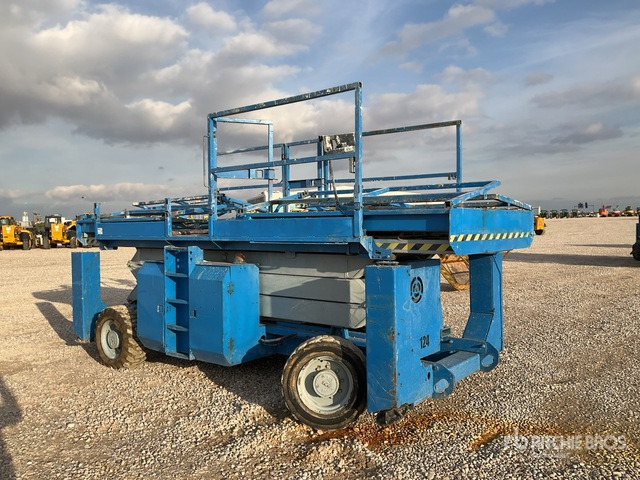 2004 Genie GS3384 4x4 Diesel Scissor Lift - رافعات مقصية: صور 2 2004 Genie GS3384 4x4 Diesel Scissor Lift - رافعات مقصية: صور 2
