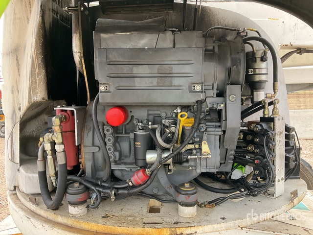 2004 Haulotte HA18SPX 4WD Diesel Articulating Boom Lift - رافعات سلة مفصلية: صور 4 2004 Haulotte HA18SPX 4WD Diesel Articulating Boom Lift - رافعات سلة مفصلية: صور 4