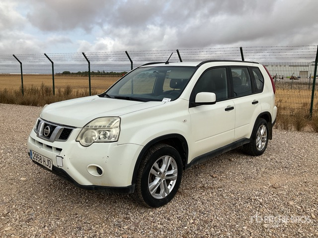 2012 Nissan X-Trail AWD SUV - سيارة دفع رباعي: صور 1 2012 Nissan X-Trail AWD SUV - سيارة دفع رباعي: صور 1