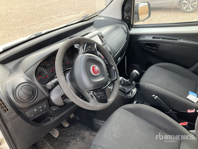 2017 Fiat Fiorino Cargo Van - الشاحنات الصغيرة: صور 5 2017 Fiat Fiorino Cargo Van - الشاحنات الصغيرة: صور 5