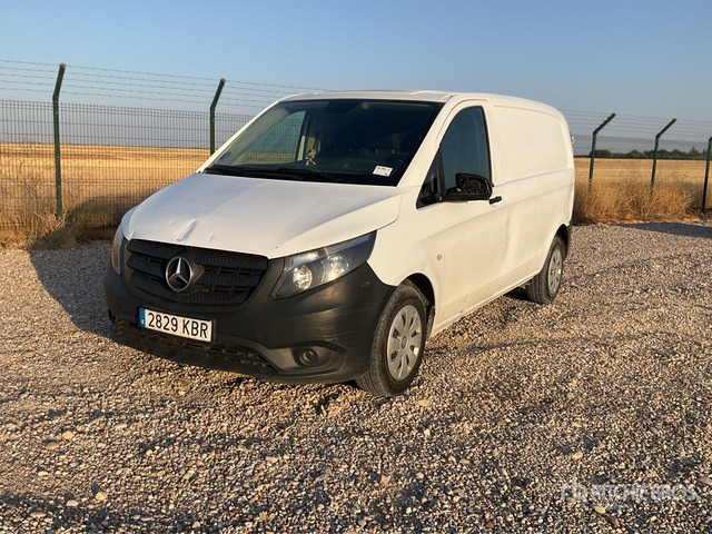 2017 Mercedes-Benz Vito 110 CDI Cargo Van - الشاحنات الصغيرة: صور 3 2017 Mercedes-Benz Vito 110 CDI Cargo Van - الشاحنات الصغيرة: صور 3