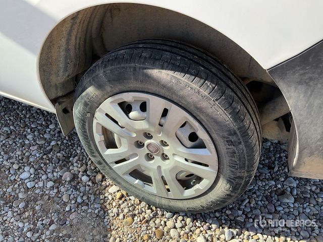 2020 Fiat Doblo Cargo Van - الشاحنات الصغيرة: صور 5 2020 Fiat Doblo Cargo Van - الشاحنات الصغيرة: صور 5