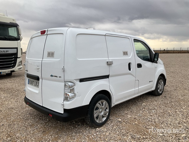 2020 Nissan E-NV200 Electric Cargo Van - الشاحنات الصغيرة: صور 3 2020 Nissan E-NV200 Electric Cargo Van - الشاحنات الصغيرة: صور 3