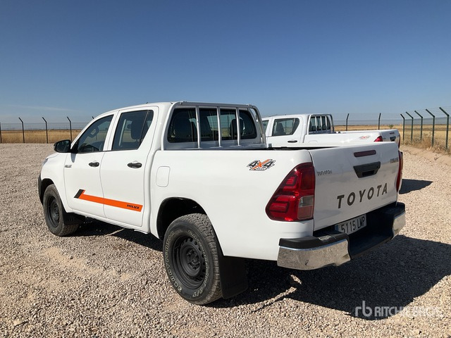 2020 Toyota Hilux 4x4 Crew Cab Pickup - شاحنة البيك أب: صور 3 2020 Toyota Hilux 4x4 Crew Cab Pickup - شاحنة البيك أب: صور 3