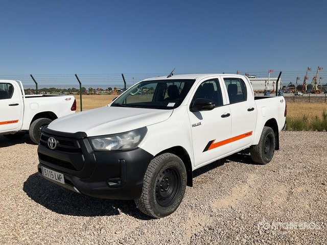 2020 Toyota Hilux 4x4 Crew Cab Pickup - شاحنة البيك أب: صور 1 2020 Toyota Hilux 4x4 Crew Cab Pickup - شاحنة البيك أب: صور 1
