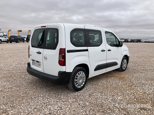 2021 Opel Combo Life Passenger Van - صغيرة, ميكروباص: صور 3 2021 Opel Combo Life Passenger Van - صغيرة, ميكروباص: صور 3