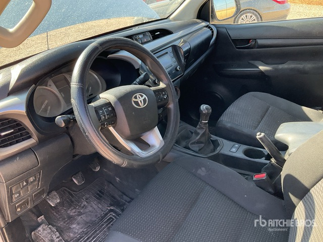 2021 Toyota Hilux 4x4 Crew Cab Pickup - شاحنة البيك أب: صور 5 2021 Toyota Hilux 4x4 Crew Cab Pickup - شاحنة البيك أب: صور 5