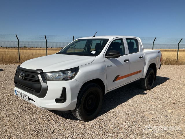 2021 Toyota Hilux 4x4 Crew Cab Pickup - شاحنة البيك أب: صور 1 2021 Toyota Hilux 4x4 Crew Cab Pickup - شاحنة البيك أب: صور 1