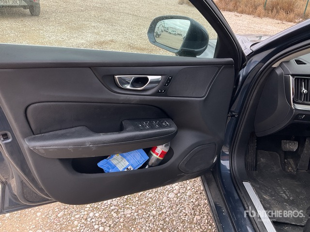 2021 Volvo V60 SUV - سيارة دفع رباعي: صور 4 2021 Volvo V60 SUV - سيارة دفع رباعي: صور 4