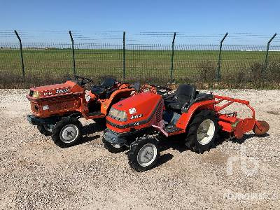 KUBOTA 4WD Quantity of (2) - جرار: صور 1 KUBOTA 4WD Quantity of (2) - جرار: صور 1
