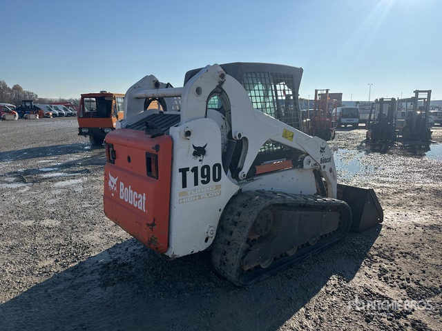 2002 Bobcat T190 Compact Track Loader - اللودر المجنزر صغير: صور 3 2002 Bobcat T190 Compact Track Loader - اللودر المجنزر صغير: صور 3
