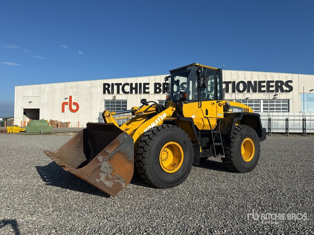2003 Komatsu WA250-5 Pala gommata - اللودر بعجل: صور 2 2003 Komatsu WA250-5 Pala gommata - اللودر بعجل: صور 2