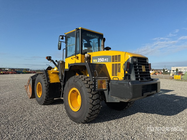 2003 Komatsu WA250-5 Pala gommata - اللودر بعجل: صور 4 2003 Komatsu WA250-5 Pala gommata - اللودر بعجل: صور 4