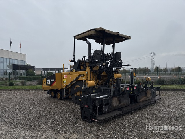 2010 Cat AP600D Wheel Asphalt Paver - العامل بالقار: صور 3 2010 Cat AP600D Wheel Asphalt Paver - العامل بالقار: صور 3