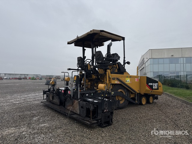 2010 Cat AP600D Wheel Asphalt Paver - العامل بالقار: صور 4 2010 Cat AP600D Wheel Asphalt Paver - العامل بالقار: صور 4