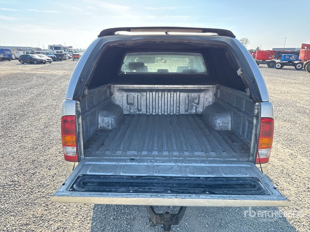 2010 Toyota Hylux 4x4 Crew Cab Pickup - شاحنة البيك أب: صور 5 2010 Toyota Hylux 4x4 Crew Cab Pickup - شاحنة البيك أب: صور 5