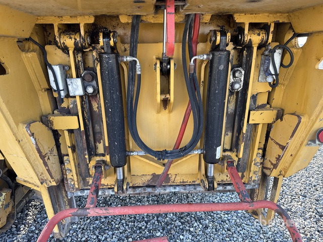 2011 Cat PM102 Tracked Cold Planer - ماكينات لصقل الأسفلت: صور 5 2011 Cat PM102 Tracked Cold Planer - ماكينات لصقل الأسفلت: صور 5