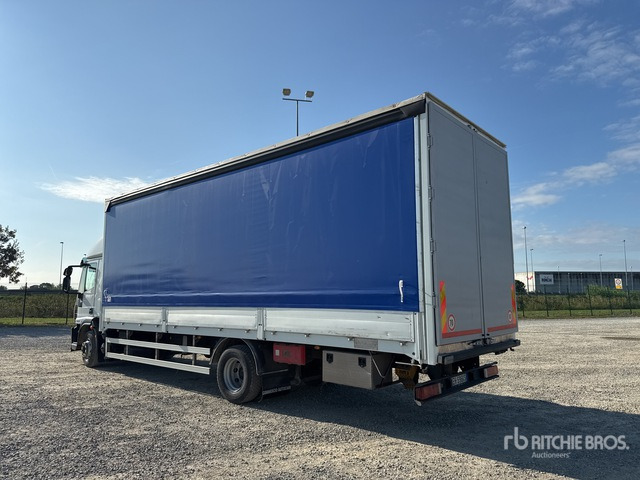 2011 Iveco Eurocargo 160E28 4x2 Curtain Side Truck - شاحنة ستارة: صور 3 2011 Iveco Eurocargo 160E28 4x2 Curtain Side Truck - شاحنة ستارة: صور 3