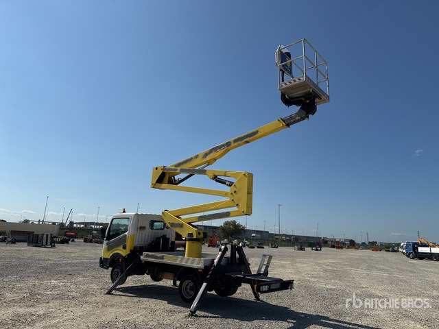 2011 Nissan Cabstar 2011 Socage DA320 20 m on Bucket Truck - مصاعد الازدهار محمولة على شاحنة: صور 4 2011 Nissan Cabstar 2011 Socage DA320 20 m on Bucket Truck - مصاعد الازدهار محمولة على شاحنة: صور 4