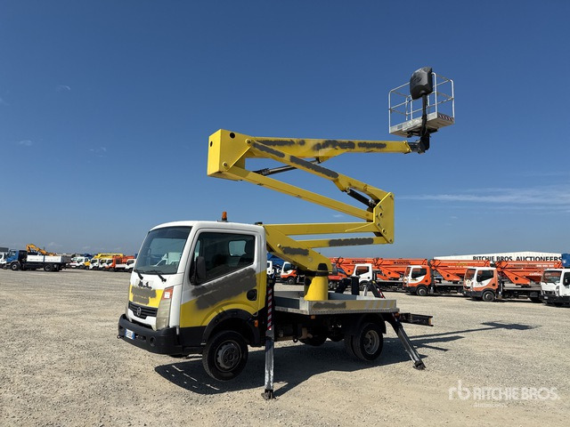 2011 Nissan Cabstar 2011 Socage DA320 20 m on Bucket Truck - مصاعد الازدهار محمولة على شاحنة: صور 2 2011 Nissan Cabstar 2011 Socage DA320 20 m on Bucket Truck - مصاعد الازدهار محمولة على شاحنة: صور 2