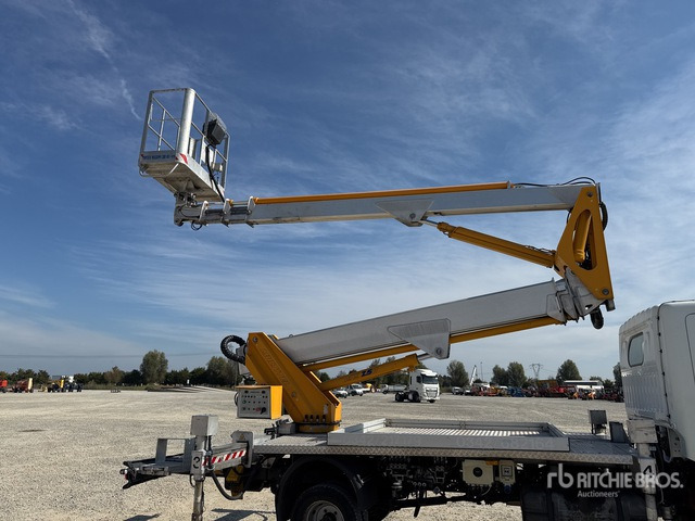 2011 Nissan Cabstar 35 - 11 2011 Multitel Pagliero MX250EX ... Bucket Truck - مصاعد الازدهار محمولة على شاحنة: صور 5 2011 Nissan Cabstar 35 - 11 2011 Multitel Pagliero MX250EX ... Bucket Truck - مصاعد الازدهار محمولة على شاحنة: صور 5