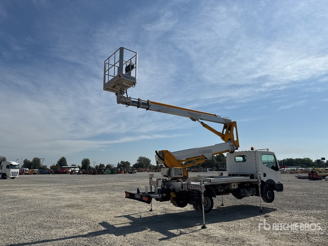 2011 Nissan Cabstar 35 - 11 2011 Multitel Pagliero MX250EX ... Bucket Truck - مصاعد الازدهار محمولة على شاحنة: صور 4 2011 Nissan Cabstar 35 - 11 2011 Multitel Pagliero MX250EX ... Bucket Truck - مصاعد الازدهار محمولة على شاحنة: صور 4