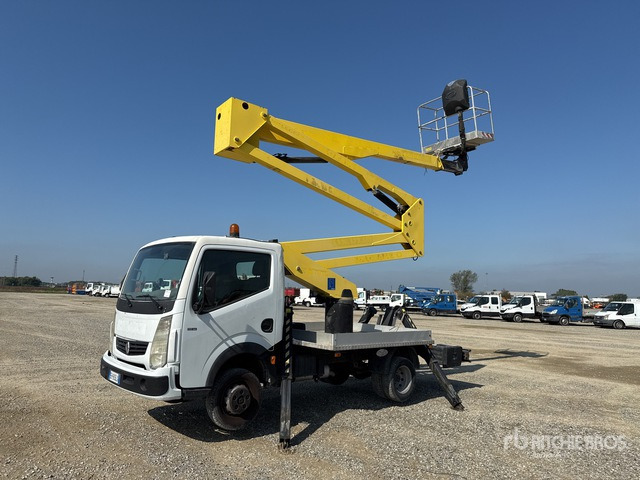 2011 Renault Maxity 110Dxi 2011 Socage DA320 20 m on Bucket Truck - مصاعد الازدهار محمولة على شاحنة: صور 2 2011 Renault Maxity 110Dxi 2011 Socage DA320 20 m on Bucket Truck - مصاعد الازدهار محمولة على شاحنة: صور 2