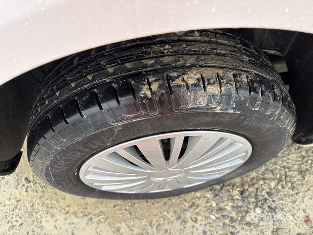 2011 Volkswagen Caddy CNG Van Truck - بصندوق مغلق شاحنة: صور 5 2011 Volkswagen Caddy CNG Van Truck - بصندوق مغلق شاحنة: صور 5