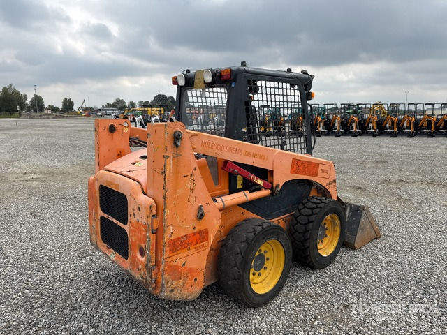 2012 Komatsu SK714-2 High Flow Skid Steer Loader - شيول صغير: صور 3 2012 Komatsu SK714-2 High Flow Skid Steer Loader - شيول صغير: صور 3
