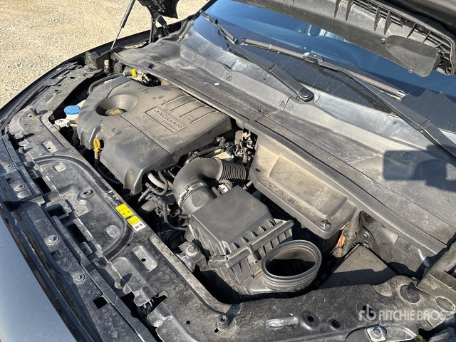 2018 Jaguar E Pace 2.0D I4 R-DYNAMIC SE 4WD 240CV SUV - سيارة دفع رباعي: صور 5 2018 Jaguar E Pace 2.0D I4 R-DYNAMIC SE 4WD 240CV SUV - سيارة دفع رباعي: صور 5