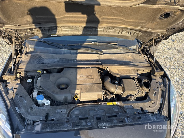 2018 Jaguar E Pace 2.0D I4 R-DYNAMIC SE 4WD 240CV SUV - سيارة دفع رباعي: صور 5 2018 Jaguar E Pace 2.0D I4 R-DYNAMIC SE 4WD 240CV SUV - سيارة دفع رباعي: صور 5