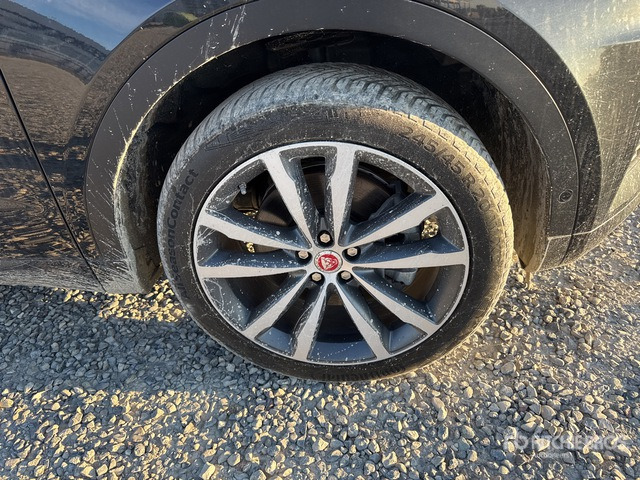 2018 Jaguar E Pace 2.0D I4 R-DYNAMIC SE 4WD 240CV SUV - سيارة دفع رباعي: صور 4 2018 Jaguar E Pace 2.0D I4 R-DYNAMIC SE 4WD 240CV SUV - سيارة دفع رباعي: صور 4