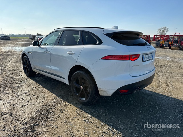 2018 Jaguar F-Pace 2.0d I4 132KW R-SPORT AWD SUV - سيارة دفع رباعي: صور 3 2018 Jaguar F-Pace 2.0d I4 132KW R-SPORT AWD SUV - سيارة دفع رباعي: صور 3