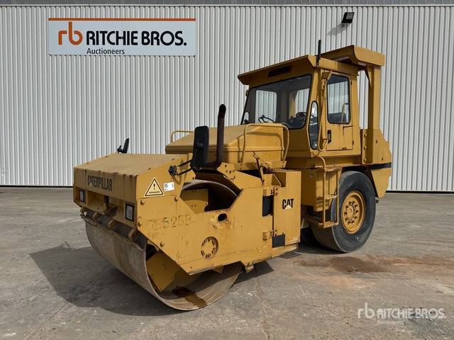 1992 Cat CB-525B Compacteur Monocylindre Smooth Drum Compactor - مدماج: صور 2 1992 Cat CB-525B Compacteur Monocylindre Smooth Drum Compactor - مدماج: صور 2