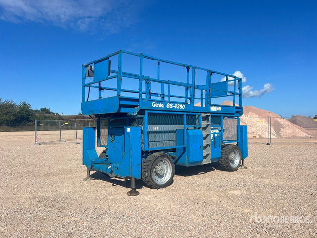 2001 Genie GS4390 4x4 Nacelle Ciseaux Scissor Lift - رافعات مقصية: صور 1 2001 Genie GS4390 4x4 Nacelle Ciseaux Scissor Lift - رافعات مقصية: صور 1