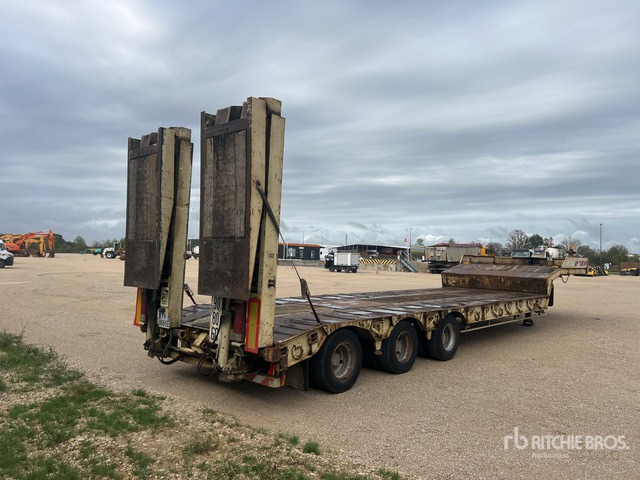 2004 Castera 3SS34T Tri/A Semi-Remorque Porte-Engin ... Lowboy Trailer - عربة مسطحة منخفضة نصف مقطورة: صور 4 2004 Castera 3SS34T Tri/A Semi-Remorque Porte-Engin ... Lowboy Trailer - عربة مسطحة منخفضة نصف مقطورة: صور 4