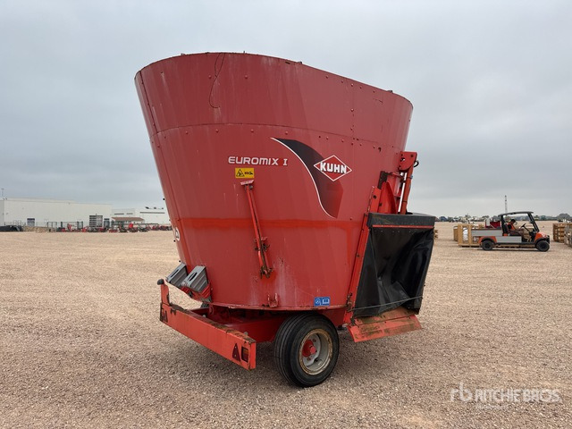 2008 Kuhn Euromix I 1270 Melangeuse Distributrice Livestock Feeder - آلة خلط وتوزيع الأعلاف: صور 4 2008 Kuhn Euromix I 1270 Melangeuse Distributrice Livestock Feeder - آلة خلط وتوزيع الأعلاف: صور 4