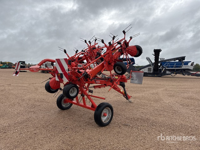 2011 Kuhn GF8702T 8.7 m 3-Point 8 Rotor Faneuse Hay Tedder - لمّامَة القش: صور 3 2011 Kuhn GF8702T 8.7 m 3-Point 8 Rotor Faneuse Hay Tedder - لمّامَة القش: صور 3