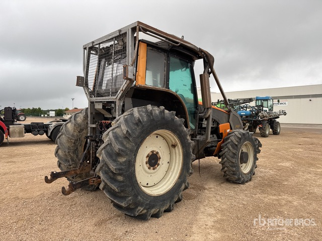 2012 Valtra T121 Tracteur Agricole (Inoperable) 4WD Tractor - جرار: صور 4 2012 Valtra T121 Tracteur Agricole (Inoperable) 4WD Tractor - جرار: صور 4