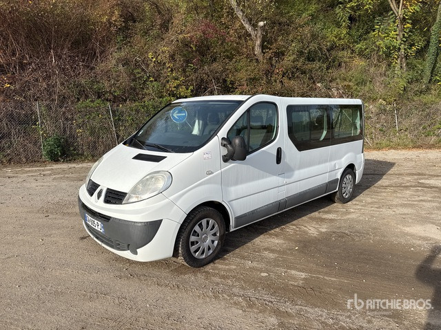 2013 Renault Trafic Minibus Minivan - ميكروباص: صور 1 2013 Renault Trafic Minibus Minivan - ميكروباص: صور 1