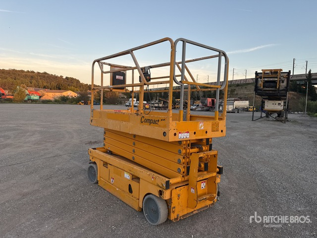 2015 Haulotte Compact12 Nacelle Ciseaux Electrique Electric Scissor Lift - رافعات مقصية: صور 3 2015 Haulotte Compact12 Nacelle Ciseaux Electrique Electric Scissor Lift - رافعات مقصية: صور 3