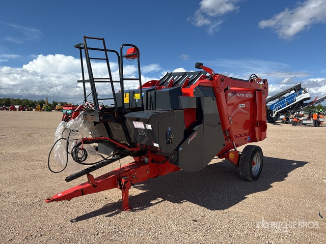 2015 Kuhn Altor 5070M Pailleuse Distributrice Livestock Feeder - آلة خلط وتوزيع الأعلاف: صور 1 2015 Kuhn Altor 5070M Pailleuse Distributrice Livestock Feeder - آلة خلط وتوزيع الأعلاف: صور 1