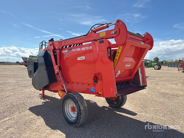2015 Kuhn Altor 5070M Pailleuse Distributrice Livestock Feeder - آلة خلط وتوزيع الأعلاف: صور 3 2015 Kuhn Altor 5070M Pailleuse Distributrice Livestock Feeder - آلة خلط وتوزيع الأعلاف: صور 3