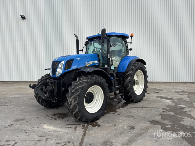 2015 New Holland T7.235 Auto Command 4x4 Tracteur Agricole 4WD Tractor - جرار: صور 1 2015 New Holland T7.235 Auto Command 4x4 Tracteur Agricole 4WD Tractor - جرار: صور 1