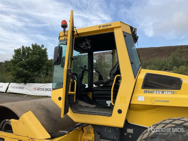 2014 Bomag BW213DH-4 Smooth Drum Compactor - التقطيع جزازة/ ماكينات قطع الحشائش: صور 5 2014 Bomag BW213DH-4 Smooth Drum Compactor - التقطيع جزازة/ ماكينات قطع الحشائش: صور 5