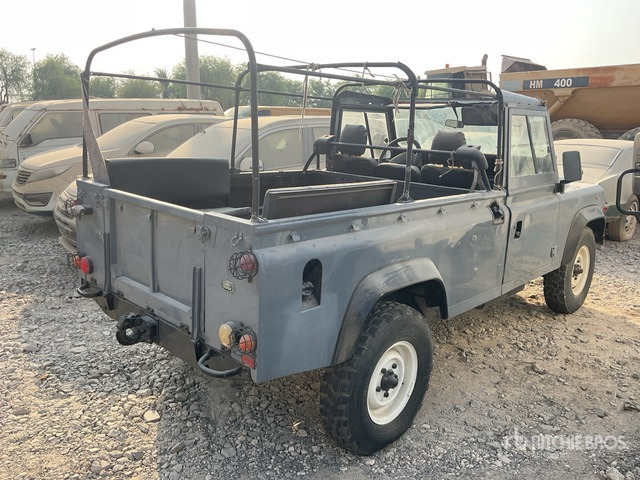 1996 Land Rover 110 4x4 (Inoperable) Pickup - شاحنة البيك أب: صور 3 1996 Land Rover 110 4x4 (Inoperable) Pickup - شاحنة البيك أب: صور 3