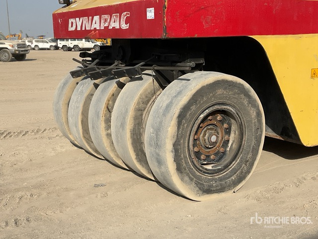 2002 Dynapac CP 271 9 Wheel Pneumatic Roller - مداحل الإطارات الهوائية: صور 5 2002 Dynapac CP 271 9 Wheel Pneumatic Roller - مداحل الإطارات الهوائية: صور 5