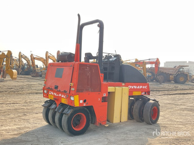 2004 Dynapac CP132 9 Wheel Pneumatic Roller - مداحل الإطارات الهوائية: صور 5 2004 Dynapac CP132 9 Wheel Pneumatic Roller - مداحل الإطارات الهوائية: صور 5